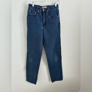 VTG Guess jeans. Size 27 but measurements are equivalent to a size 0-2.